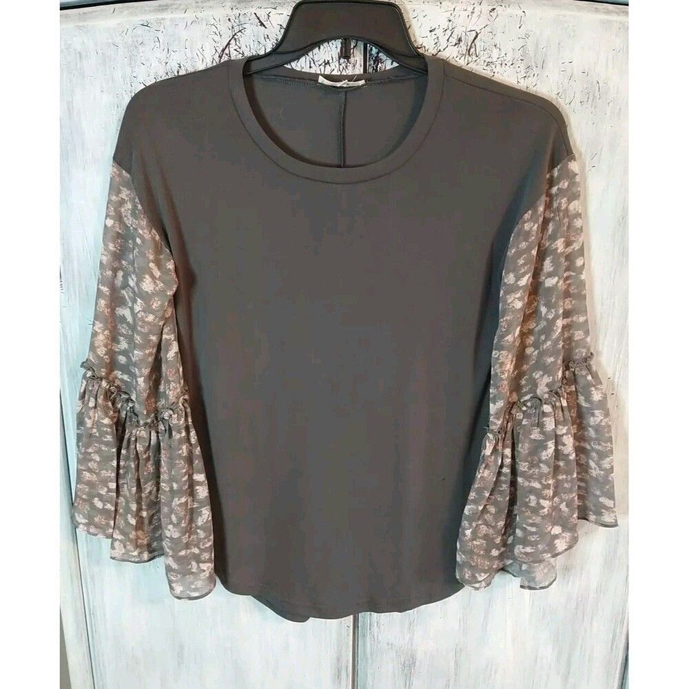 Mystree Flared Sleeve Floral Printed Top Gray Xs Boho Feminine Cottage Core